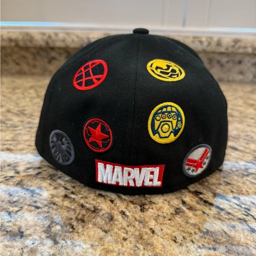 Marvel Avengers Patch Fitted Hat – Size 7